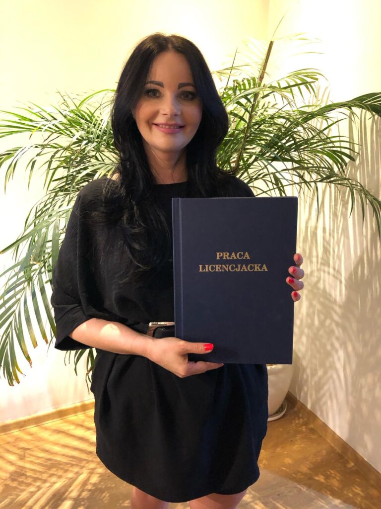 Kobieta z książką.